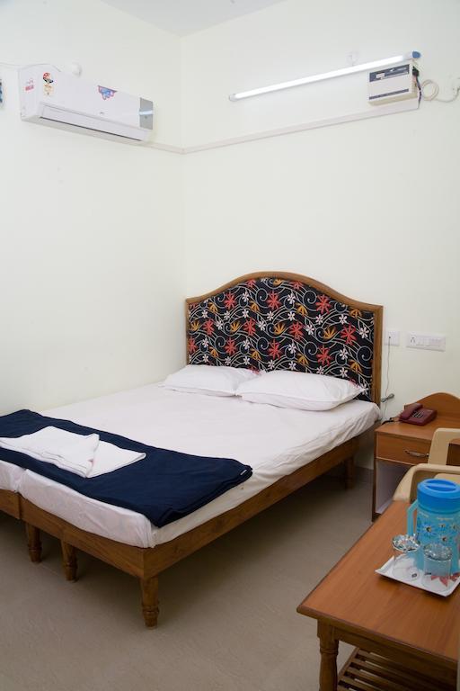Vihas Inn Tirupati Extérieur photo